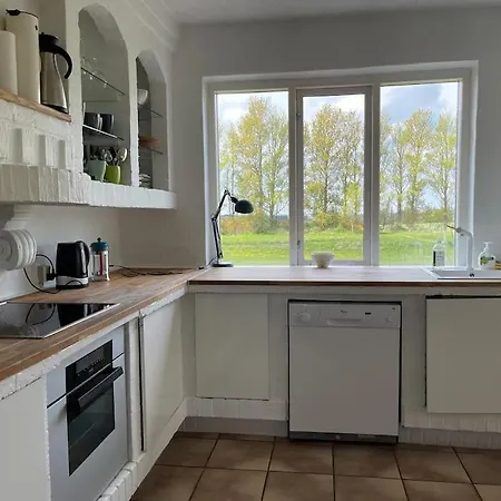 Saerpraeget & Teatralsk Villa, Med Skon Udsigt * Borre