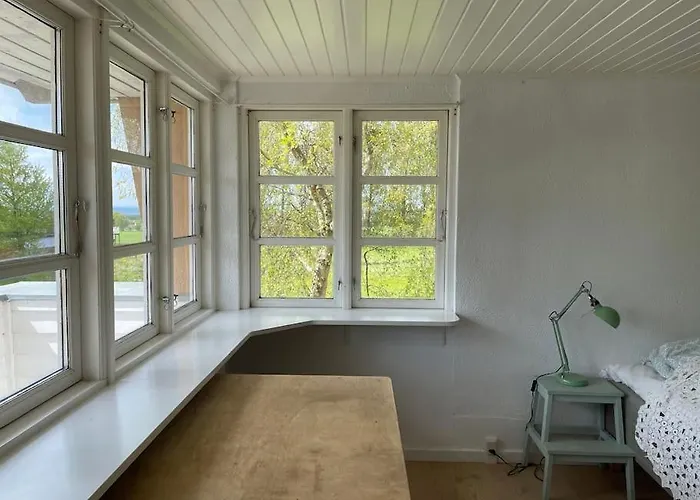 Saerpraeget & Teatralsk Villa, Med Skon Udsigt Villa