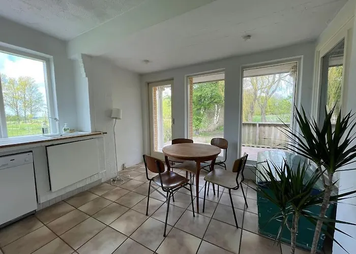 Saerpraeget & Teatralsk Villa, Med Skon Udsigt Villa *